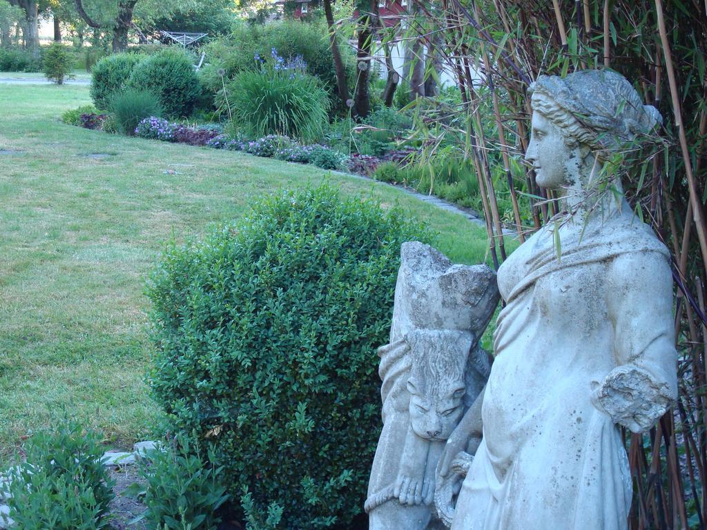 Saebyholms Gard Bed & Breakfast Laholm Bagian luar foto